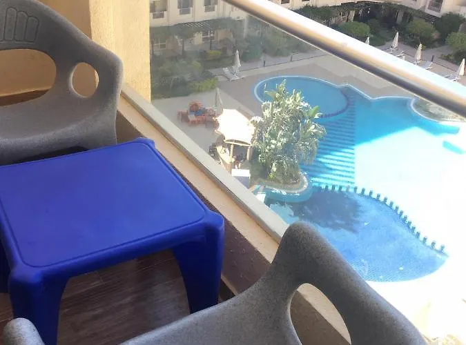 Florenza Khamsin In Pool View